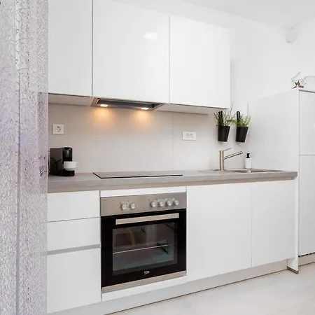 Apartment Mare's 2 *