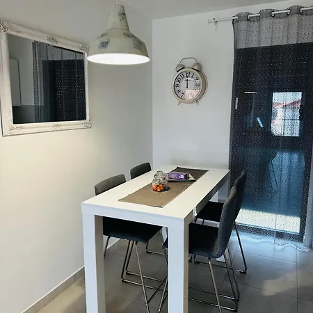 アパート Mare's 2 スプリト